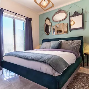 Arty Vintage Townhouse With Rooftop Shower & Sun Loungers Olhão